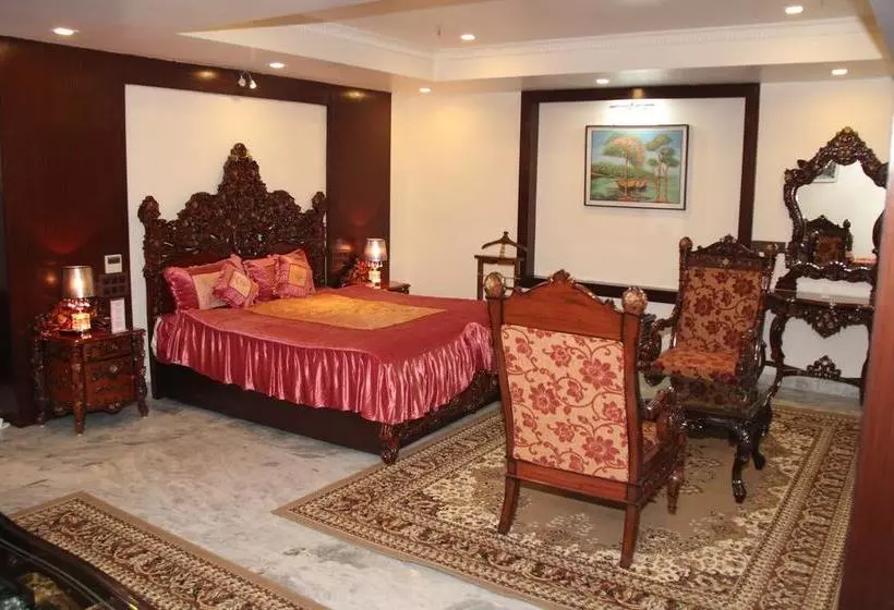 Hotel Maple Wood