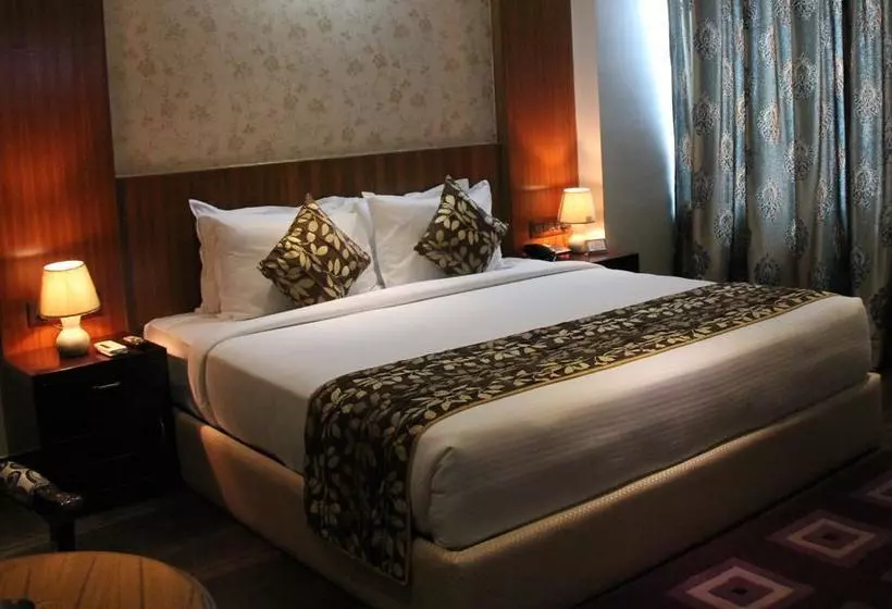 Hotel Maple Wood