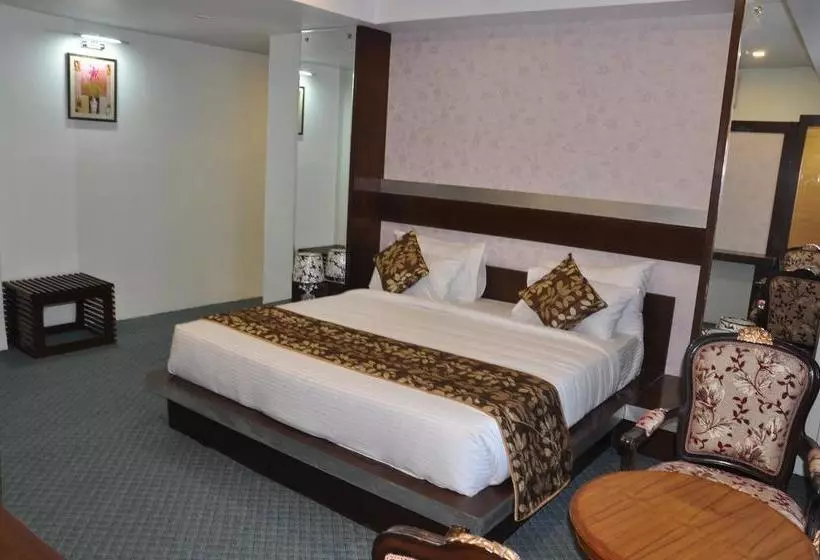 Hotel Maple Wood
