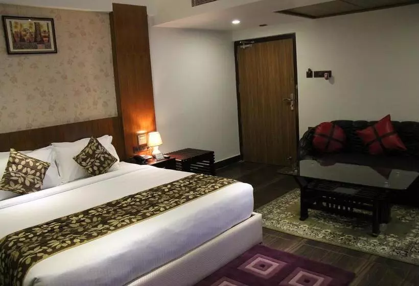 Hotel Maple Wood