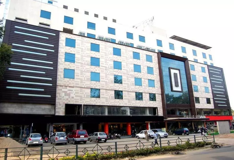 Hotel Maple Wood