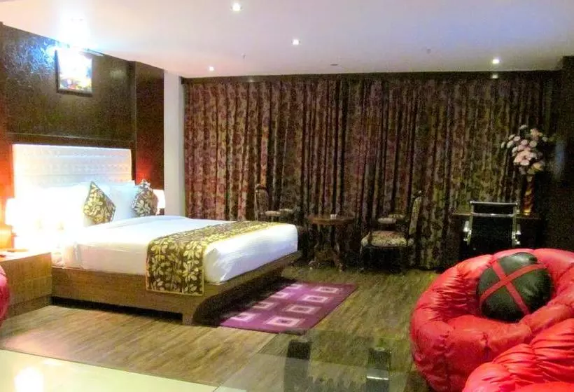 Hotel Maple Wood