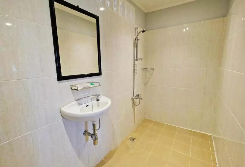 The Nalaya Hotel & Resto