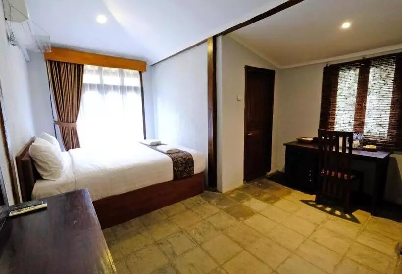 The Nalaya Hotel & Resto