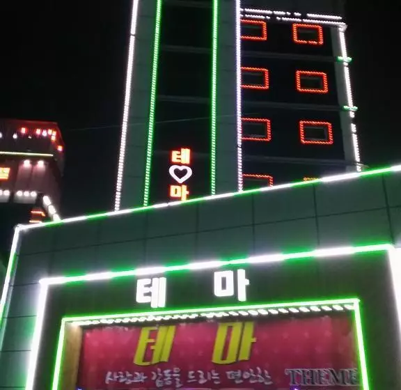 Theme Motel