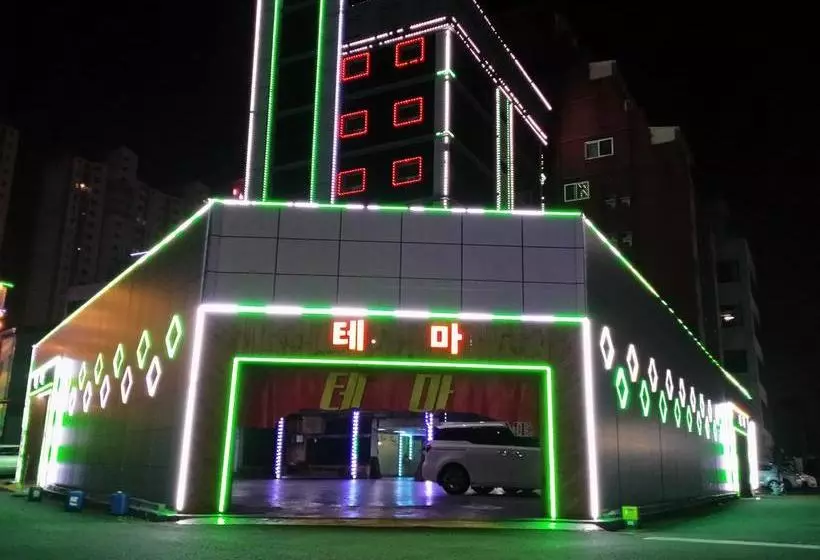 Theme Motel