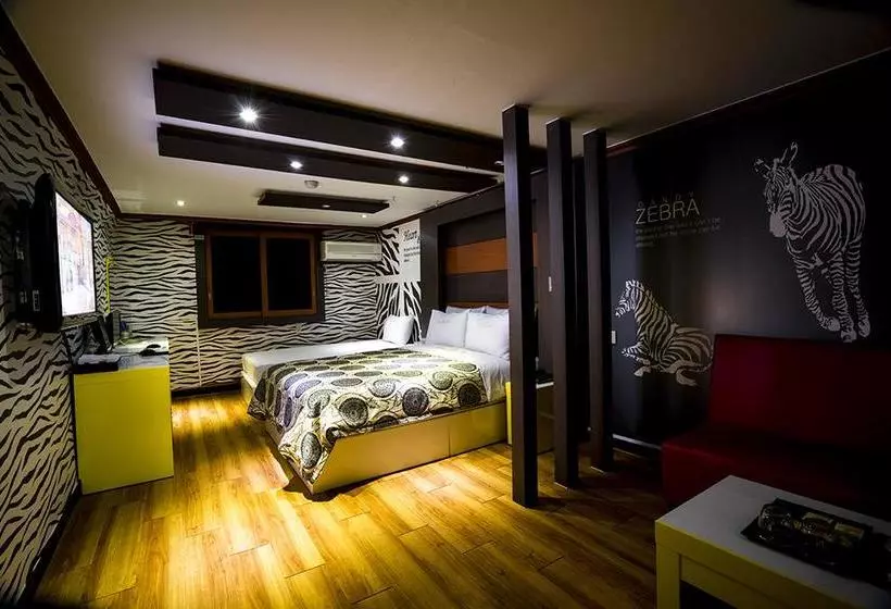 Theme Motel