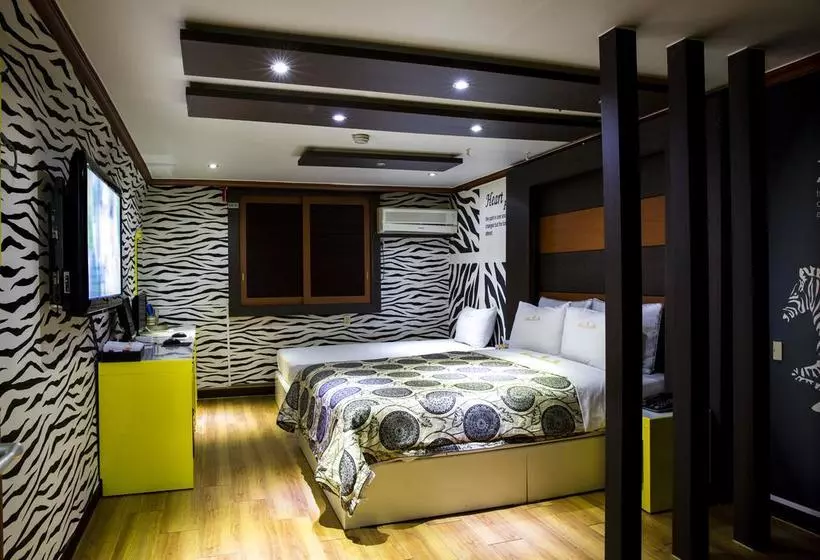 Theme Motel