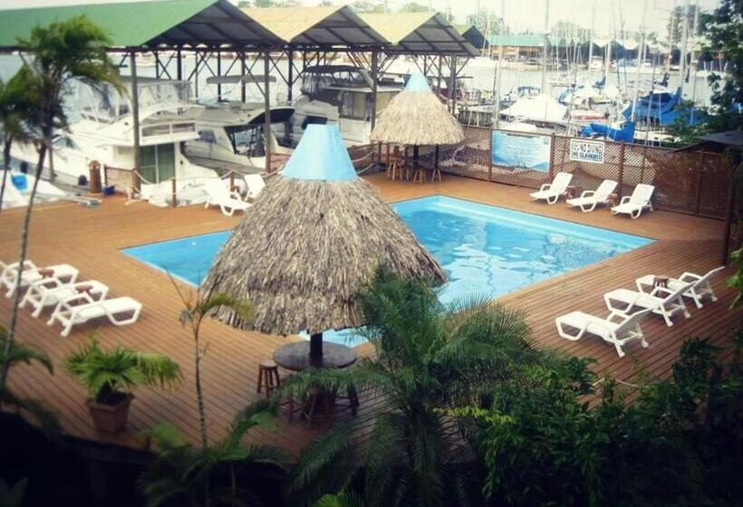 استراحتگاه Mar Marine Yacht Club