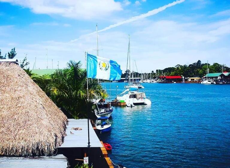 استراحتگاه Mar Marine Yacht Club