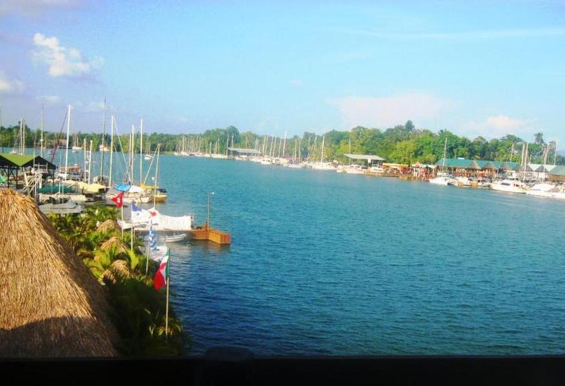 استراحتگاه Mar Marine Yacht Club