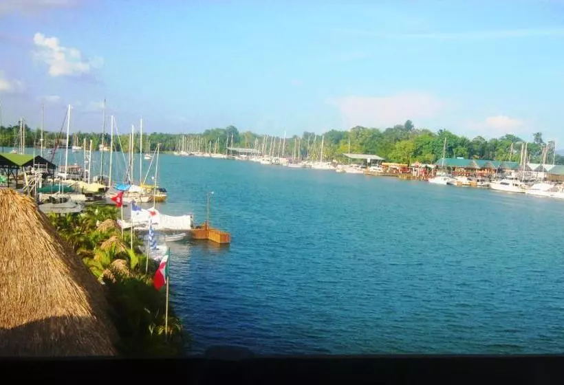 استراحتگاه Mar Marine Yacht Club