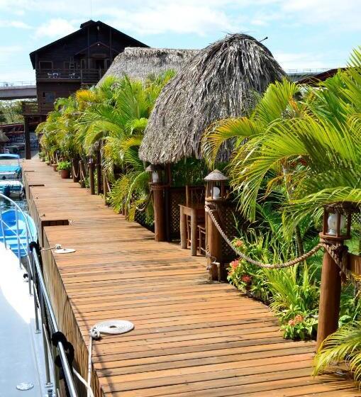 استراحتگاه Mar Marine Yacht Club