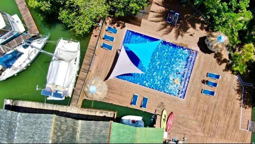 استراحتگاه Mar Marine Yacht Club