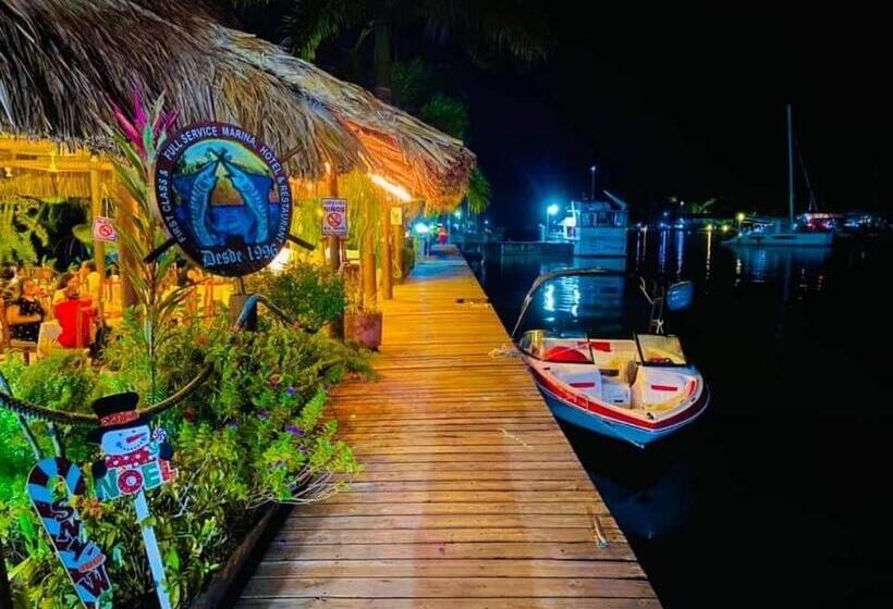 استراحتگاه Mar Marine Yacht Club