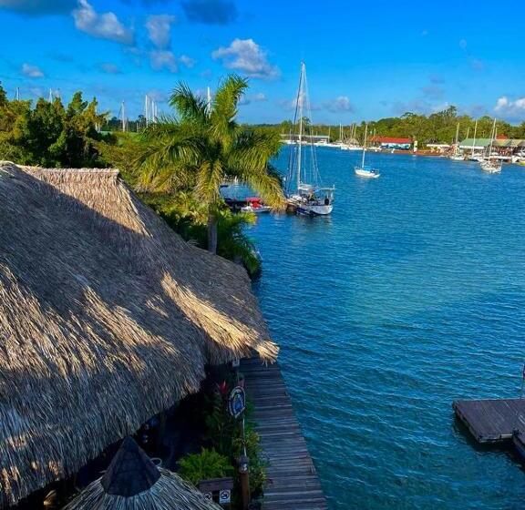 استراحتگاه Mar Marine Yacht Club