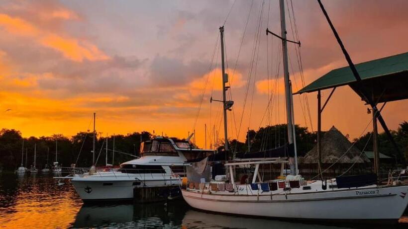 استراحتگاه Mar Marine Yacht Club