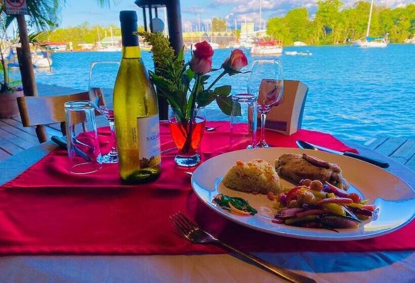 استراحتگاه Mar Marine Yacht Club