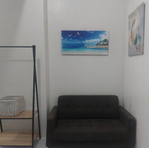 Dazzling Dash Apartelle