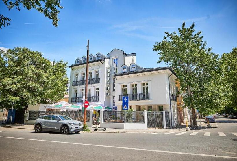 هتل Carol Park View