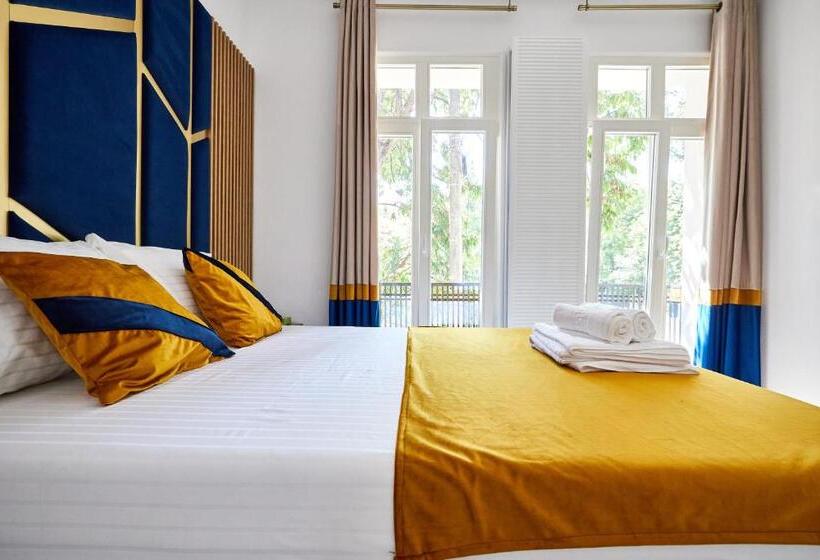 هتل Carol Park View