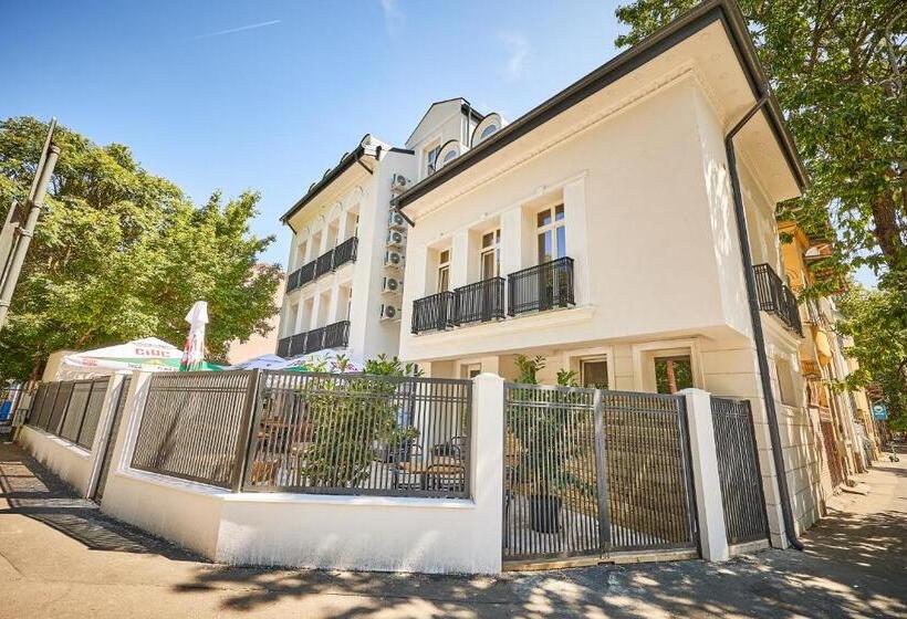 هتل Carol Park View