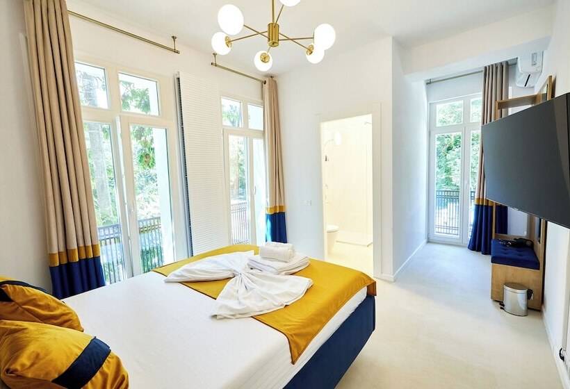 هتل Carol Park View