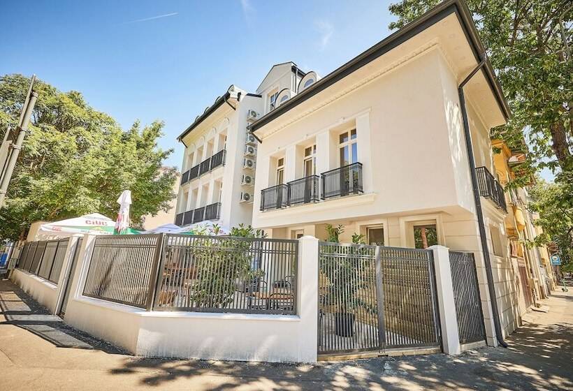 هتل Carol Park View