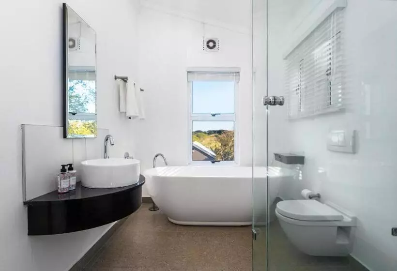 Hotelli The Umdoni Suites At Prince S Grant Golf Estate