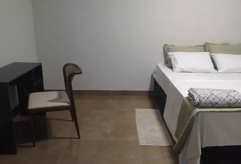 پانسیون Dilucca Suíte 01   Pousada Karaiba Prox Umc, Praia Clube E Shopping