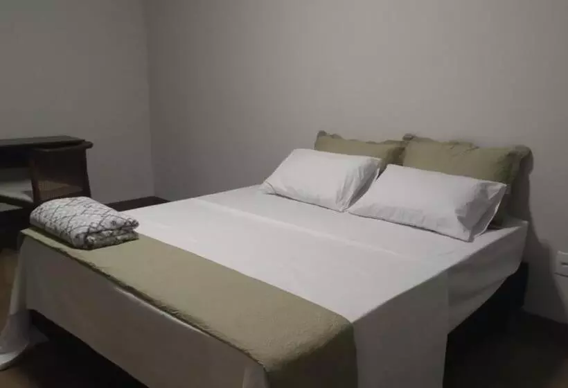 پانسیون Dilucca Suíte 01   Pousada Karaiba Prox Umc, Praia Clube E Shopping