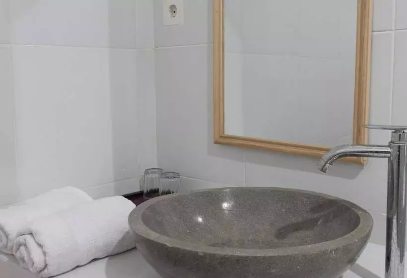 ペンション Santya Loka Lodge & Twin Waterfall