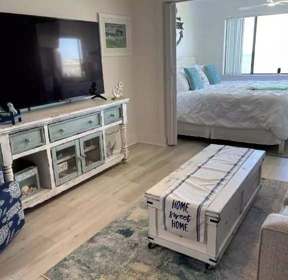 Sunset Harbor The Palms