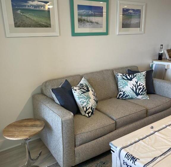 Sunset Harbor The Palms