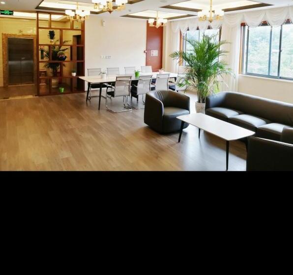 בית מלון כפרי Chengdu Luhu