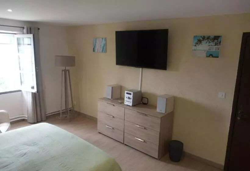 ベッドアンドブレックファースト Chambres D Hôtes L Amphitryon 5 Chambres