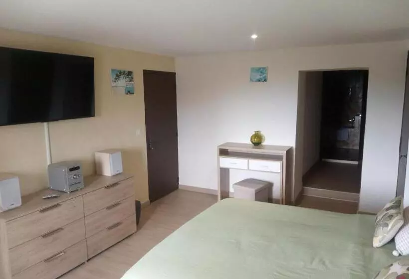 ベッドアンドブレックファースト Chambres D Hôtes L Amphitryon 5 Chambres