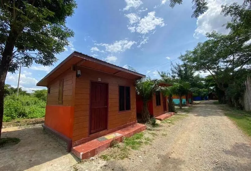 Aamiaismajoitus (B&B) Cool Pool Bungalow