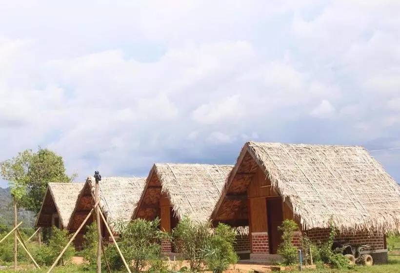 Aamiaismajoitus (B&B) Cool Pool Bungalow