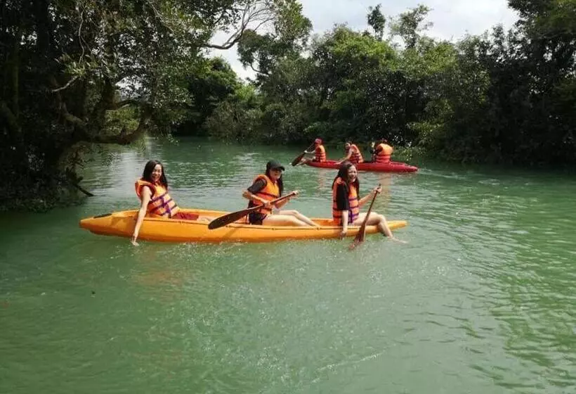 Aamiaismajoitus (B&B) Cool Pool Bungalow