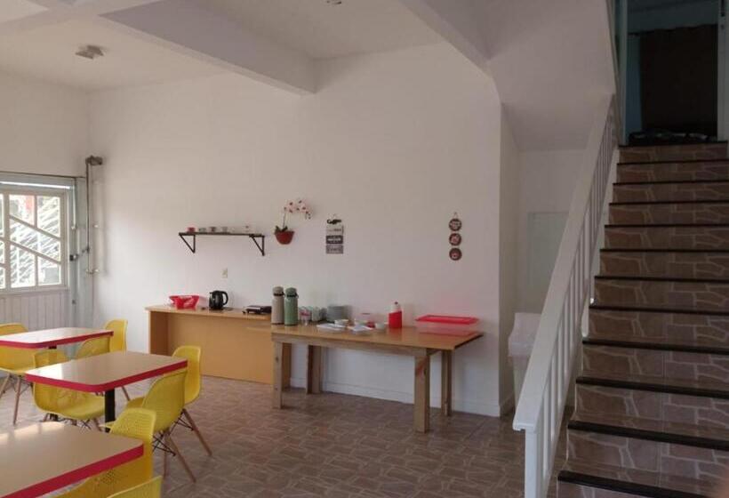 Hostel E Pousada Orquídea