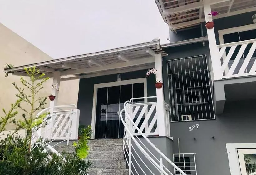 Hostel E Pousada Orquídea