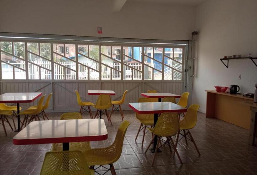 Hostel E Pousada Orquídea