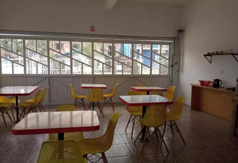 Hostel E Pousada Orquídea