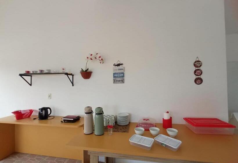 Hostel E Pousada Orquídea