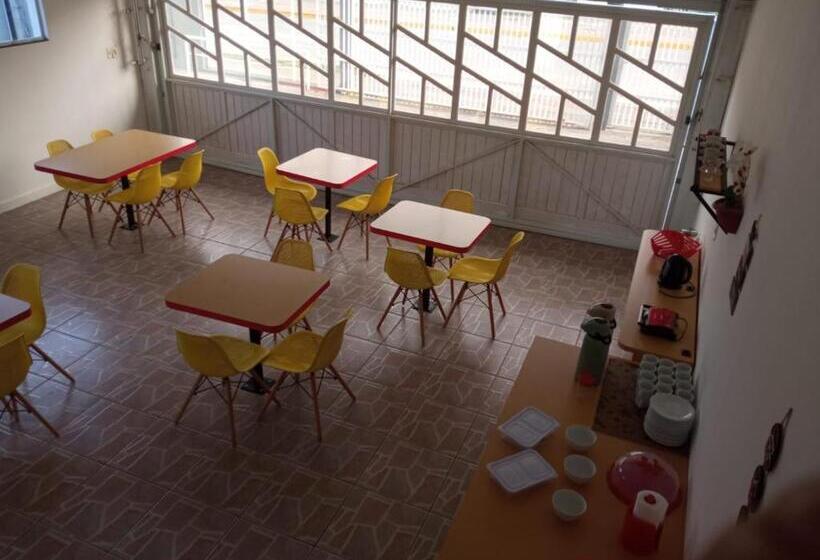 Hostel E Pousada Orquídea