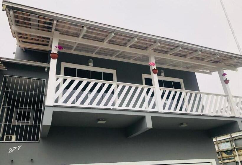 Hostel E Pousada Orquídea