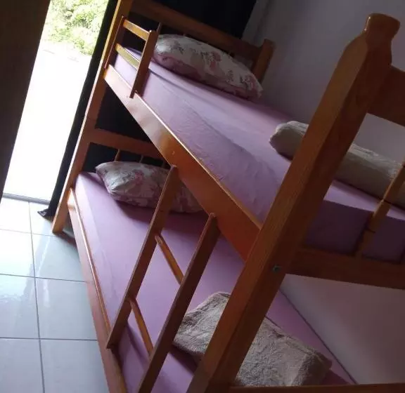 Hostel E Pousada Orquídea