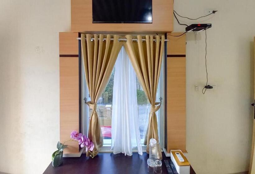 Отель Aroel Homestay Mitra Reddoorz