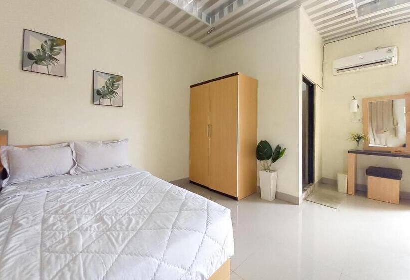 Отель Aroel Homestay Mitra Reddoorz